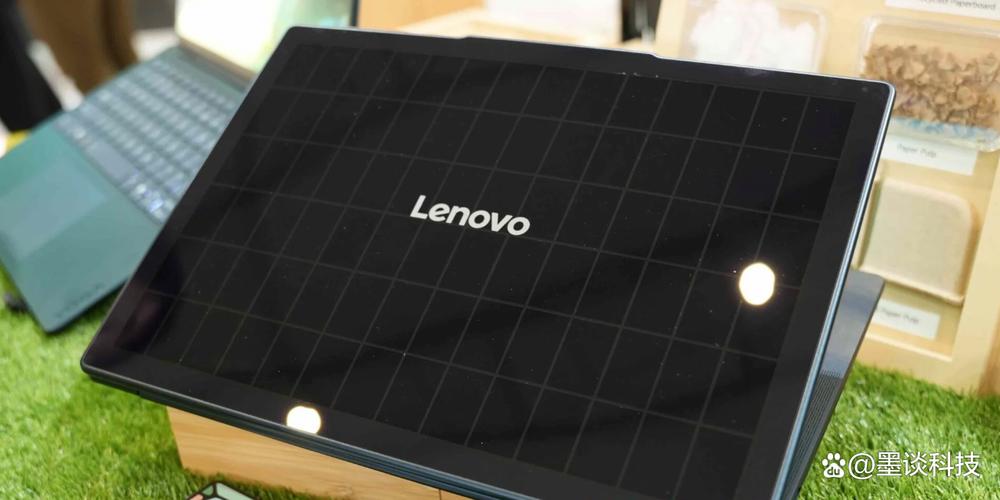 MWC 2025 亮点回顾 太阳能充电背包、LiFi 高速互联与宠物智能手机登场，8 款超酷科技产品抢先看